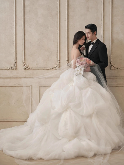 Gorgeous Strapless Ball Gown Long Wedding Dress Tulle White Bridal Gown Sleeveless Bridal Dress DP3795