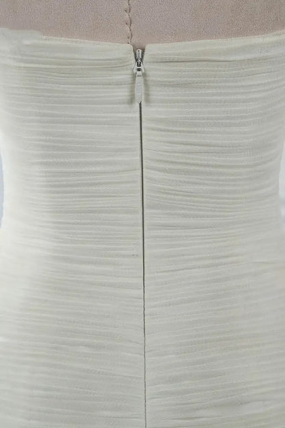 Chic Strapless Sweetheart Ivory Wedding Dresses Ruffles Tulle Sleeveless Bridal Gowns with Feather DP615