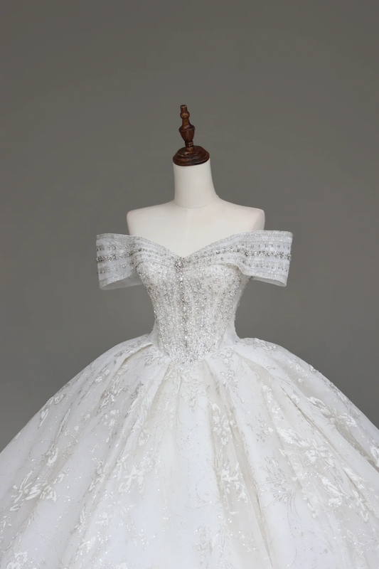 Luxury Ball Gown Wedding Dresses Off The Shoulder Short Sleeves Lace Wedding Dress With Train DP654