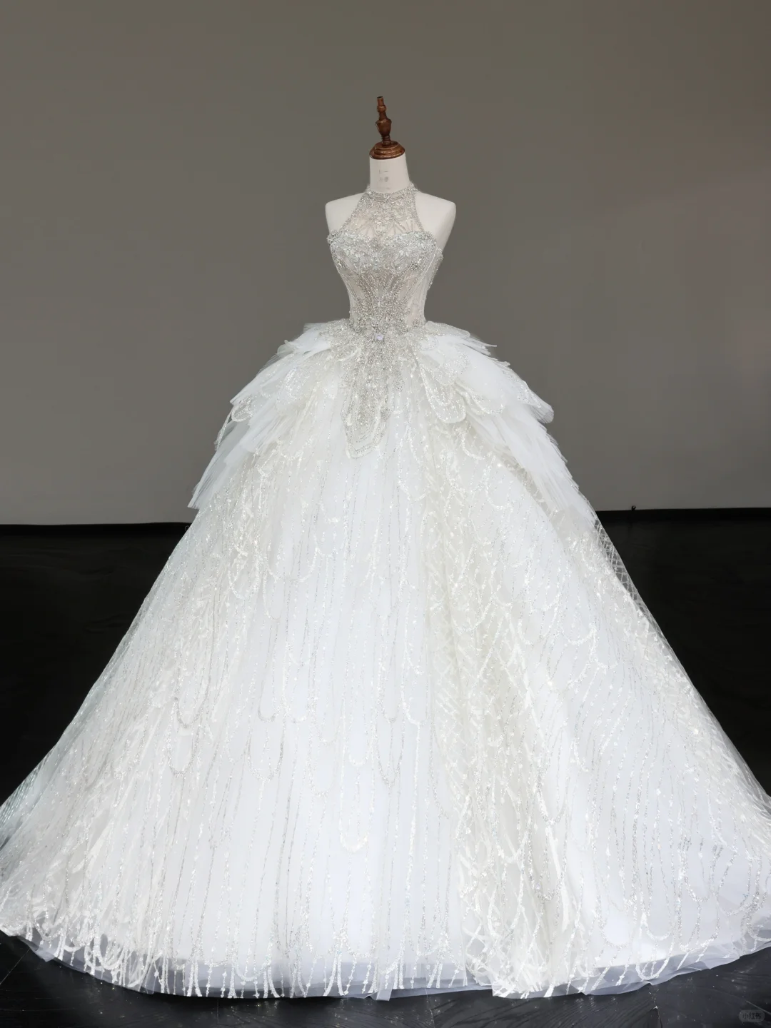 Unique Bridal Gown Ball Gown High Neckline Sleeveless White Sequin Wedding Dresses Bridal Gowns DP678