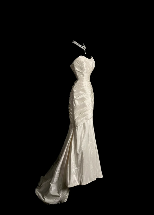 Vintage Bridal Gown Mermaid Sweetheart Ivory Floor Length Wedding Dresses Minimalist Bridal Gowns DP933