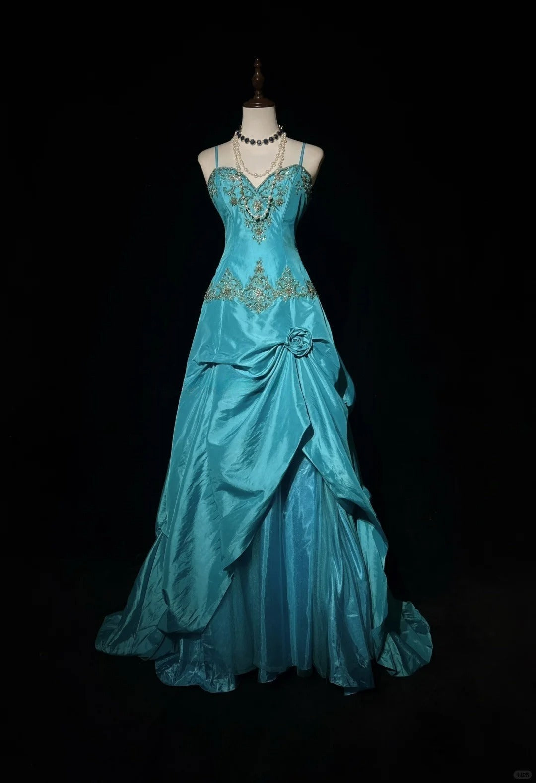 A-Line Spaghetti Straps Satin Beaded Long Prom Dress Sweetheart Neck Applique Graduation Prom Dress HZ1024