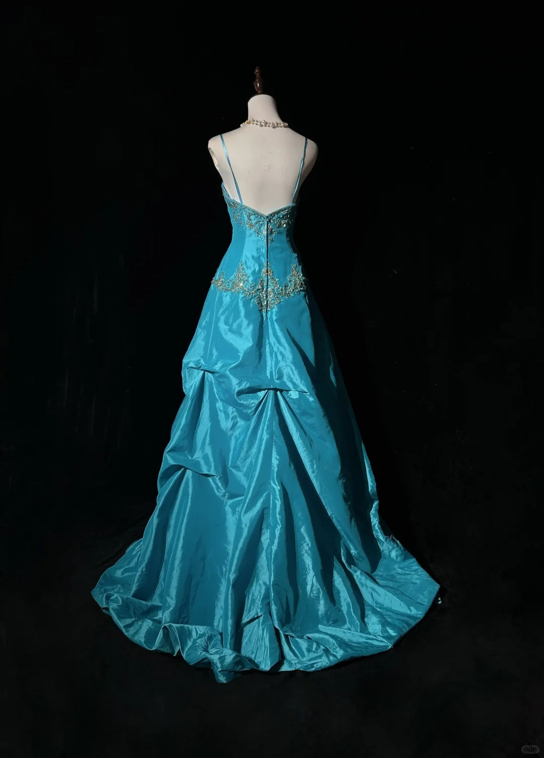 A-Line Spaghetti Straps Satin Beaded Long Prom Dress Sweetheart Neck Applique Graduation Prom Dress HZ1024
