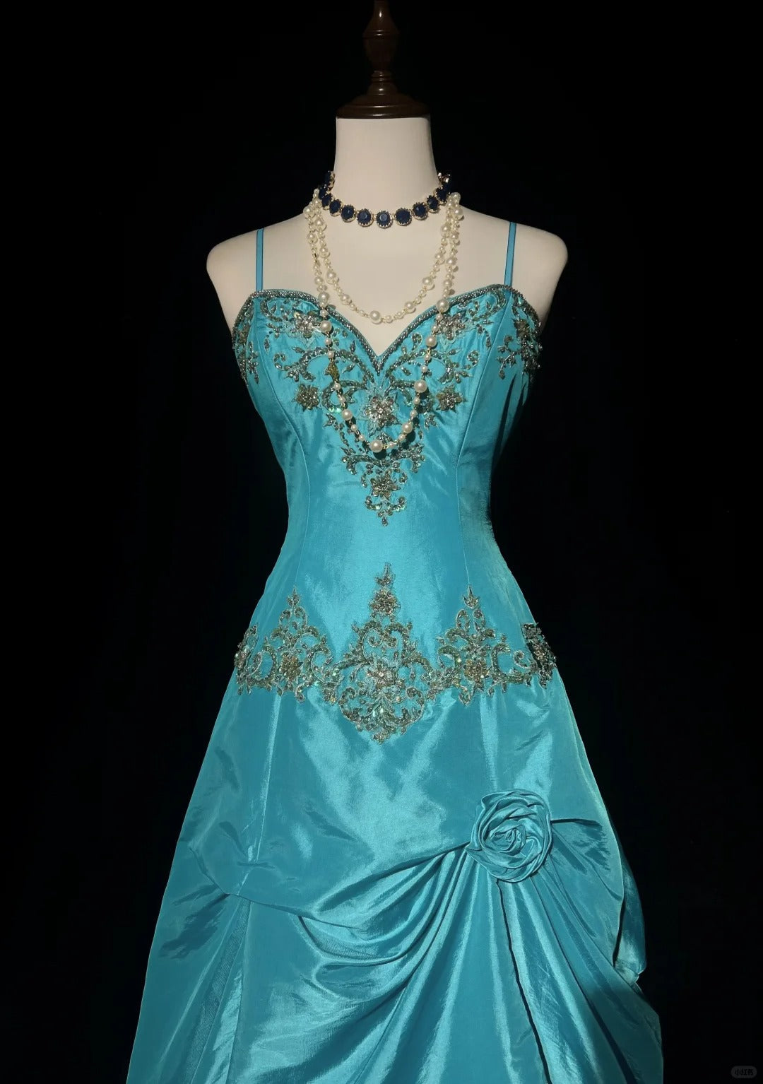 A-Line Spaghetti Straps Satin Beaded Long Prom Dress Sweetheart Neck Applique Graduation Prom Dress HZ1024