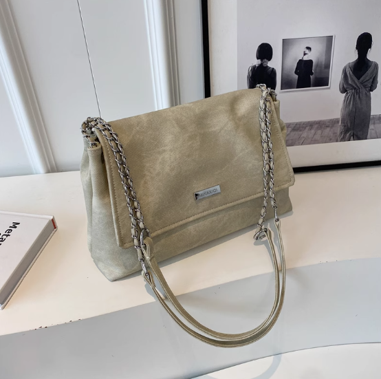 Commuter bag women's large capacity autumn and winter new fashion niche chain shoulder messenger bag ED0100