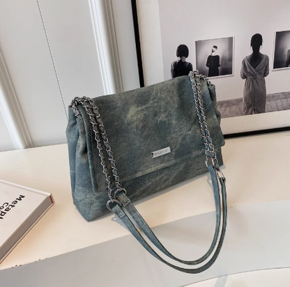 Commuter bag women's large capacity autumn and winter new fashion niche chain shoulder messenger bag ED0100