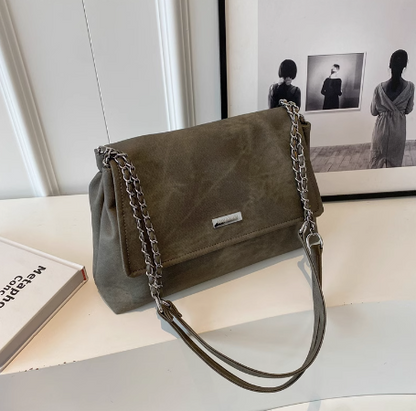 Commuter bag women's large capacity autumn and winter new fashion niche chain shoulder messenger bag ED0100