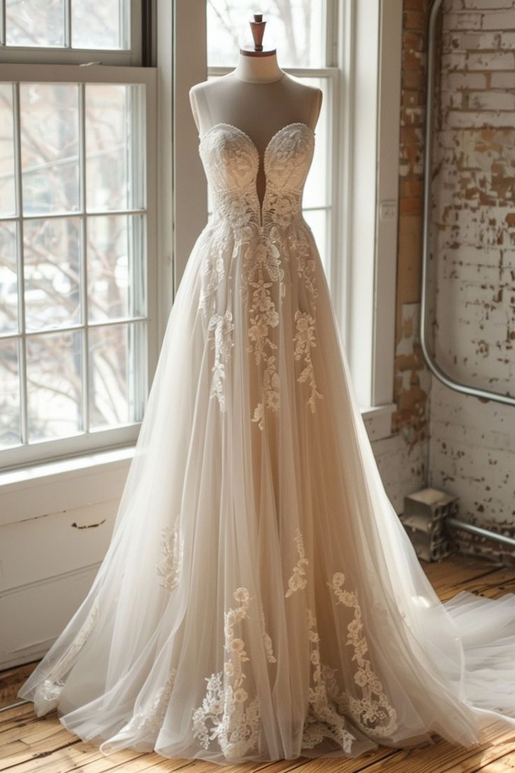 White A-Line Sweetheart Neck Tulle Beaded Long Prom Dress Simple Applique Wedding Dress HZ1024