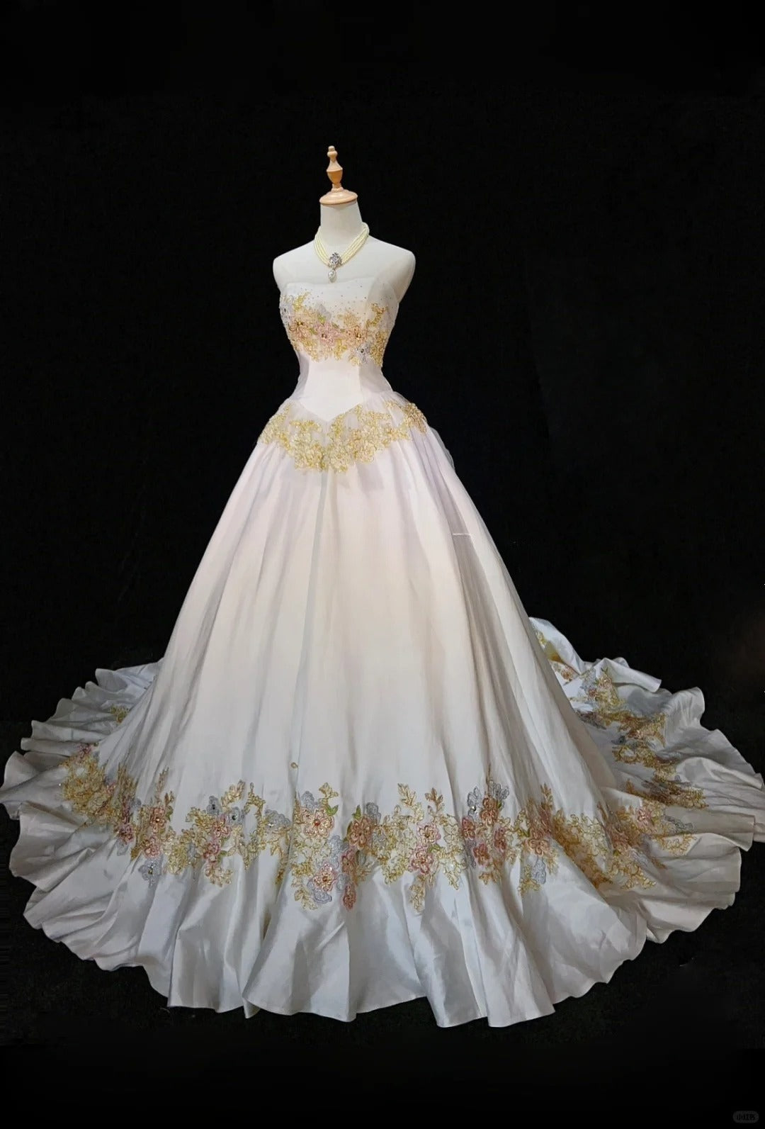 A-Line Strapless Satin Sequins Long Prom Dress Embroidered Applique Wedding Dress HZ1024