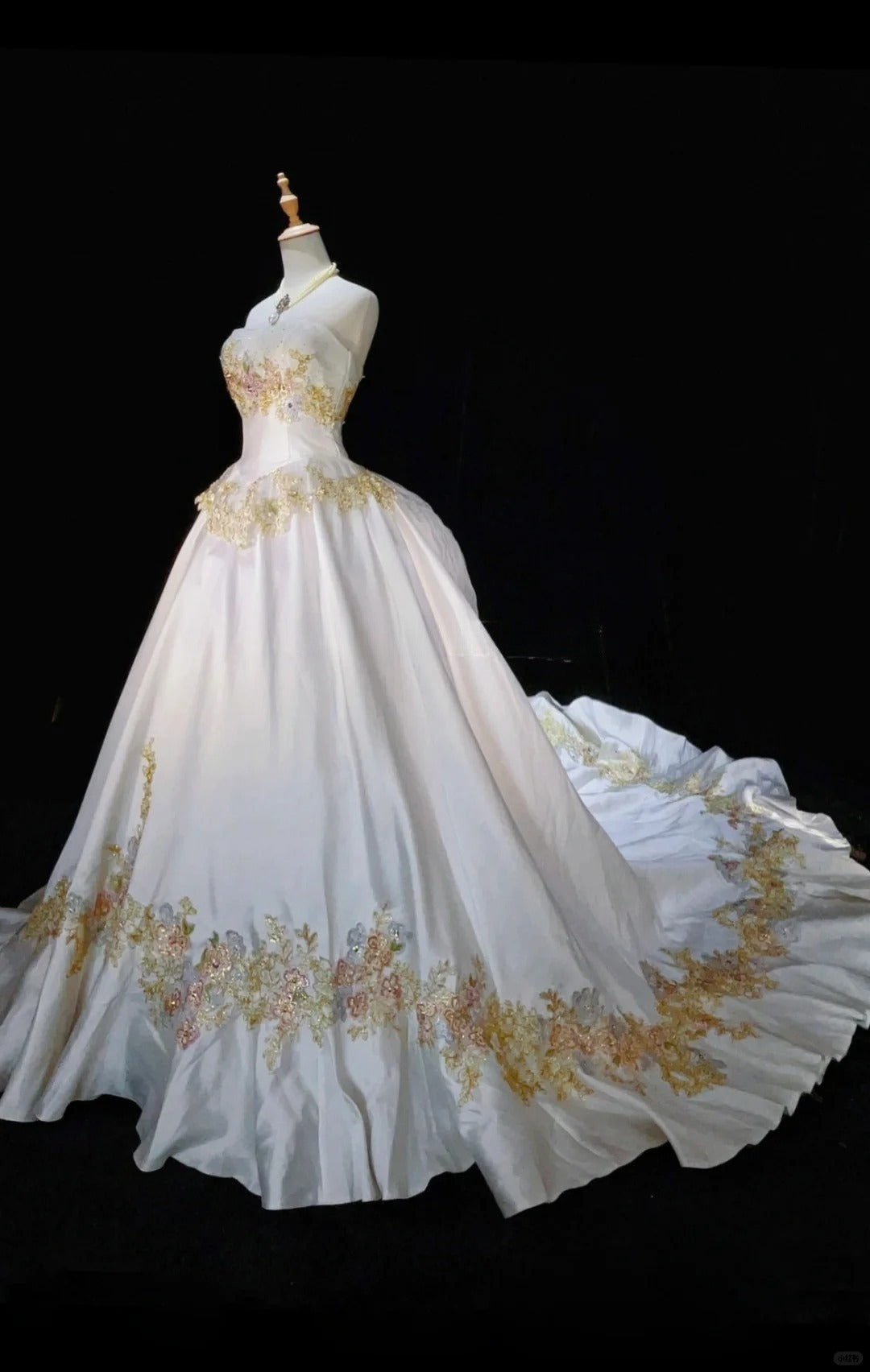 A-Line Strapless Satin Sequins Long Prom Dress Embroidered Applique Wedding Dress HZ1024