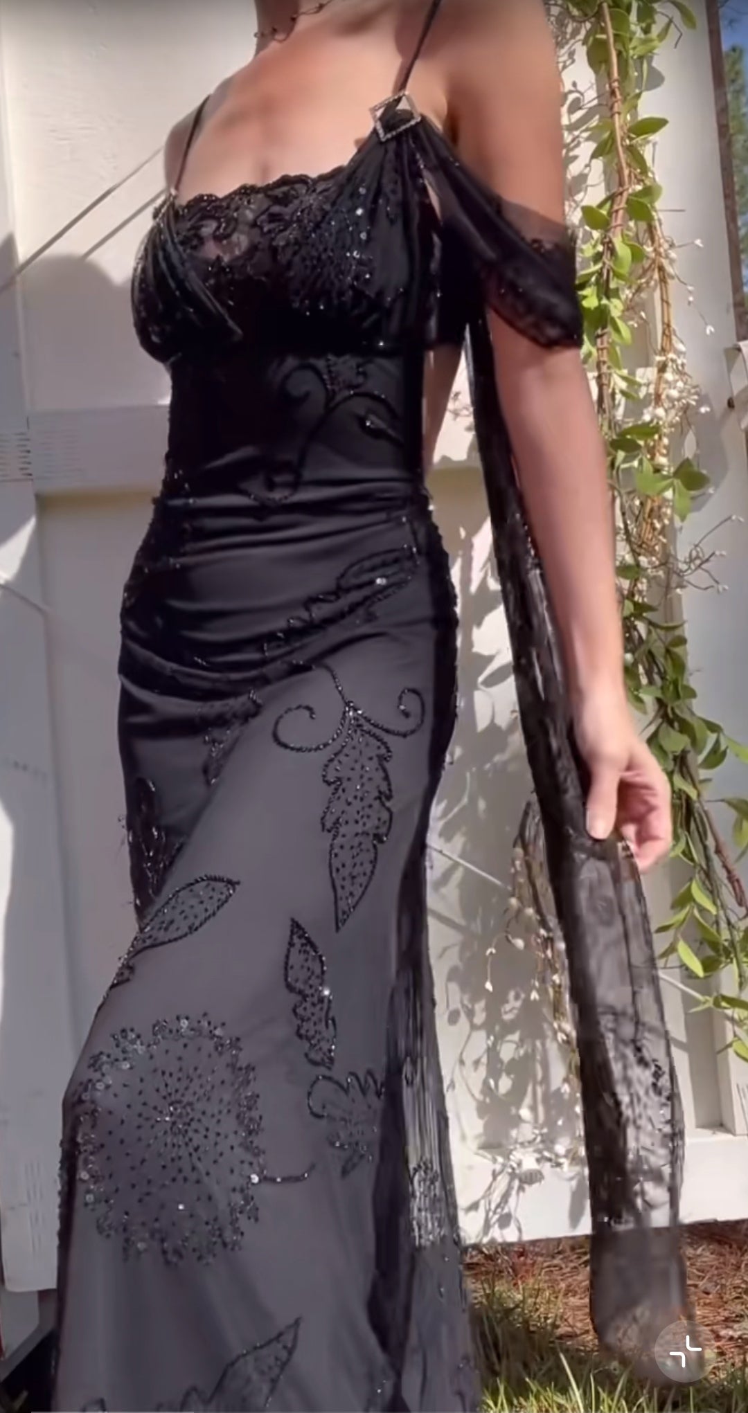 Sexy Black Spaghetti Strap Chiffon Beaded Long Prom Dress Vintage Backless Party Dress ED01957