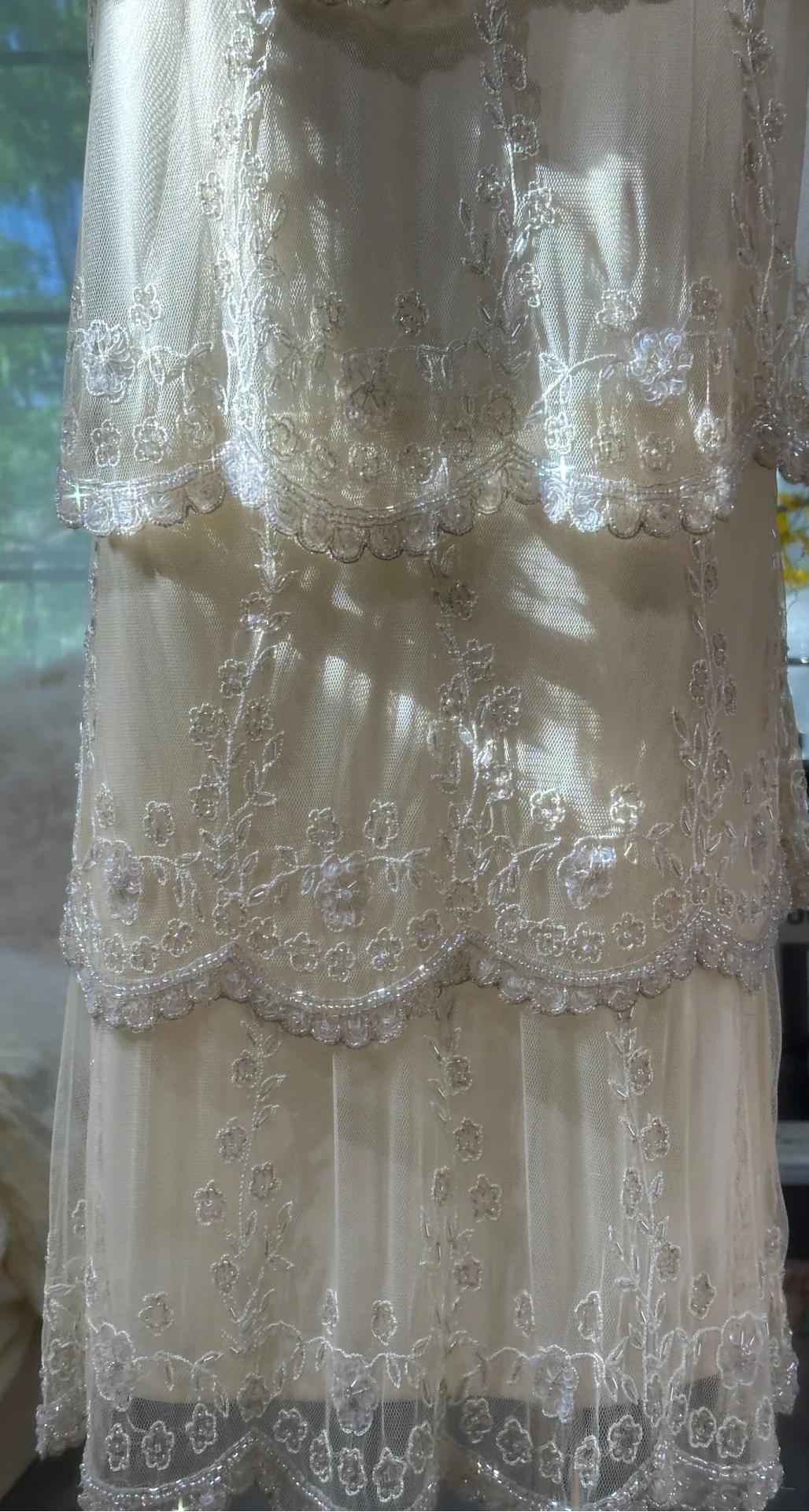 Pearl White V-neck Chiffon Beaded Evening Dresses Simple Wedding Guest Dresses with Embroidered Appliques HZ1024