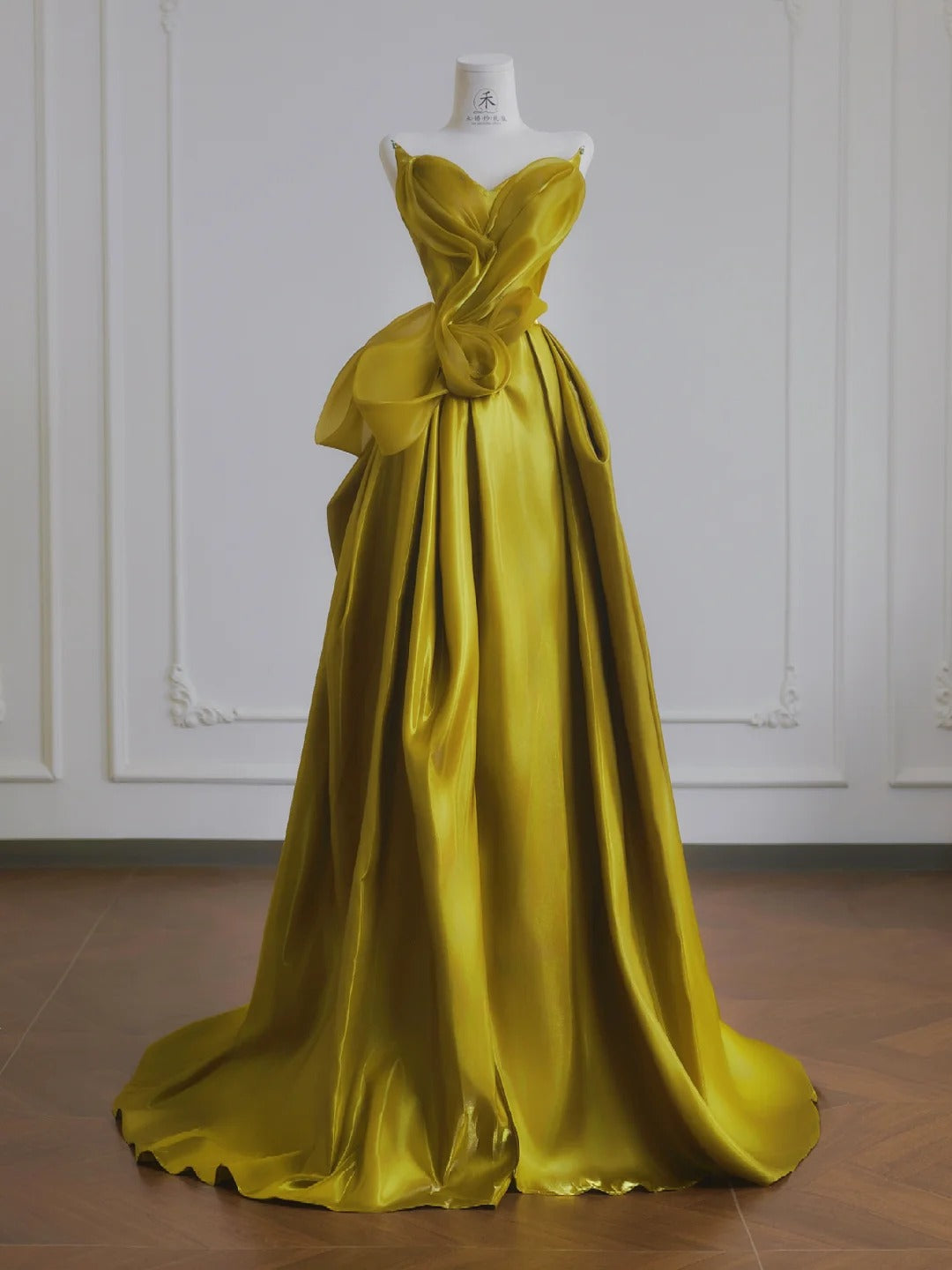 Chic Yellow Satin Sweetheart Neck A-Line Sweet 16 Dress Gorgeous Formal Evening Gowns ED02189