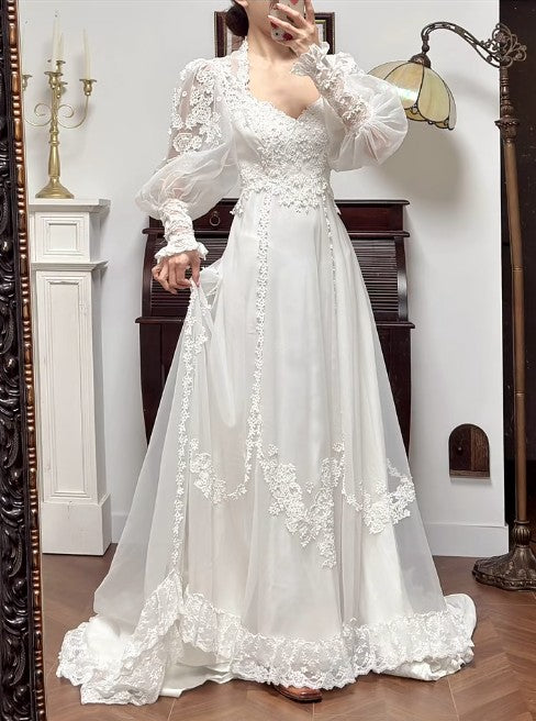 A-Line V-neck Long Sleeve Embroidered Applique Tulle Long Sleeve Vintage Wedding Dress HZ1024