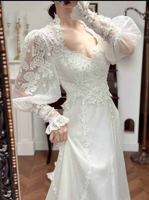 A-Line V-neck Long Sleeve Embroidered Applique Tulle Long Sleeve Vintage Wedding Dress HZ1024