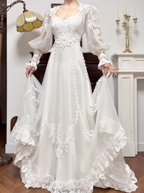 A-Line V-neck Long Sleeve Embroidered Applique Tulle Long Sleeve Vintage Wedding Dress HZ1024