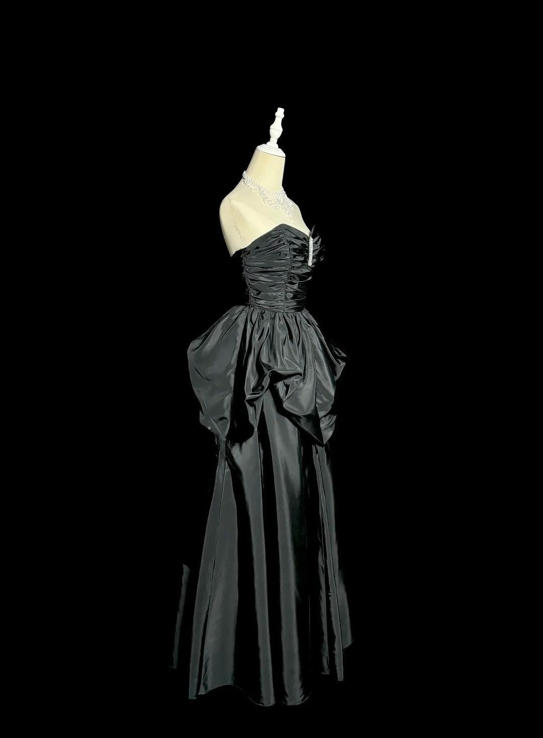 Black Sweetheart Neck A-Line Taffeta Long Prom Dresses Elegant Formal Evening Gowns HZ1024
