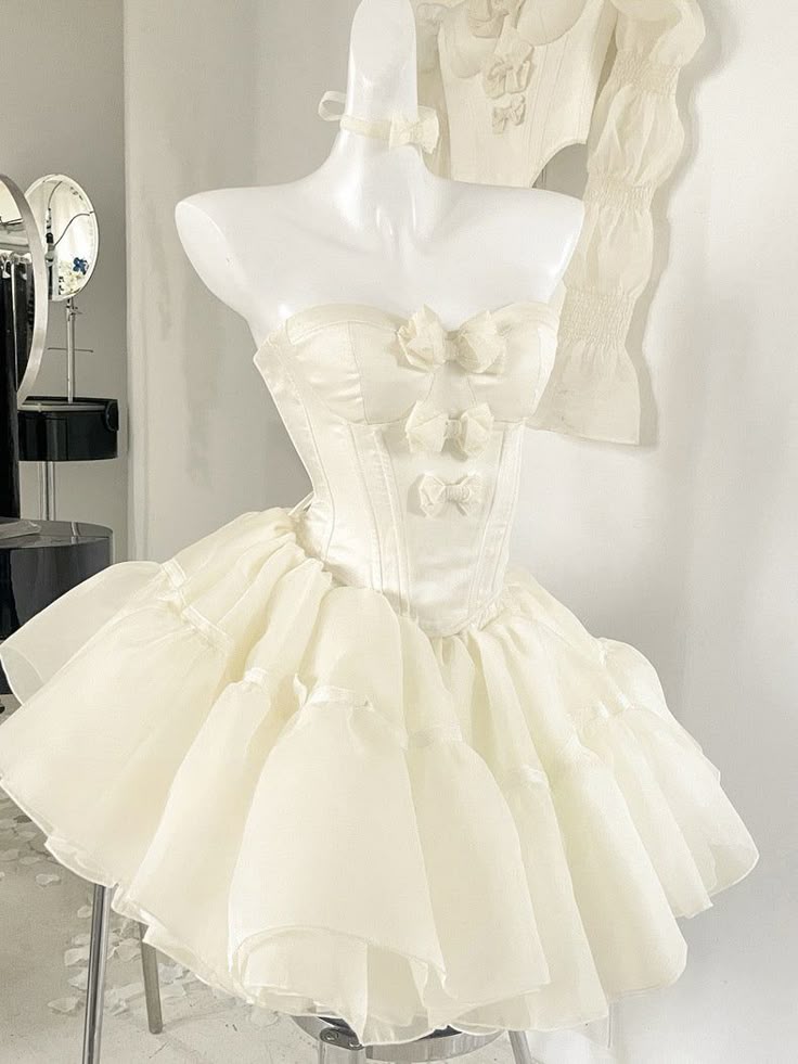 Off-White Strapless A-Line Tulle Short Prom Dresses Homecoming Dress HZ1024
