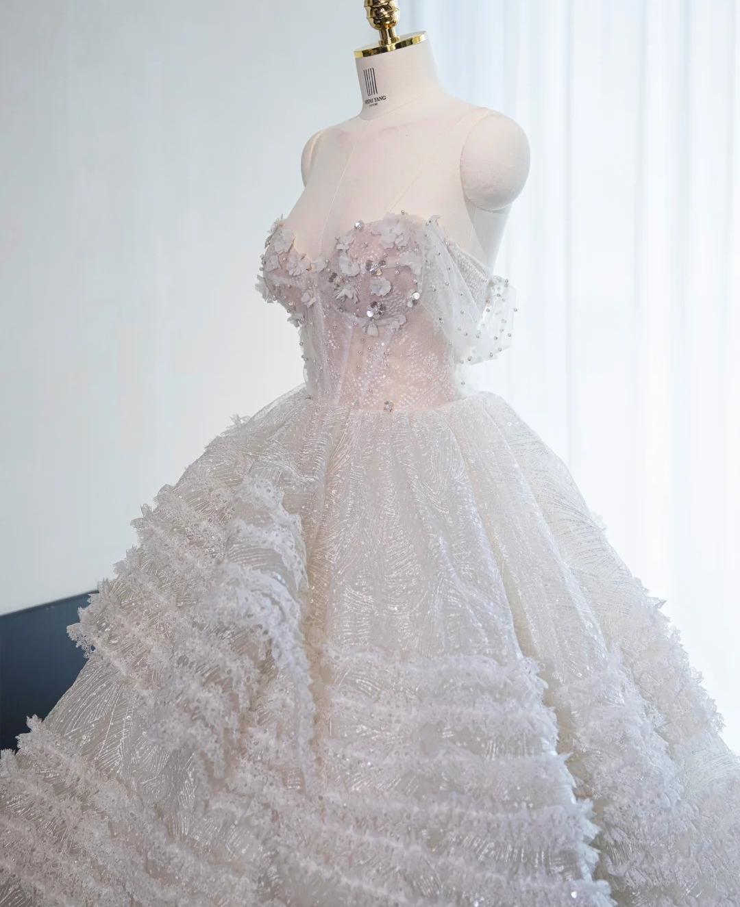 White Sweetheart Neck A-Line Tulle Beaded Wedding Dresses HZ1024