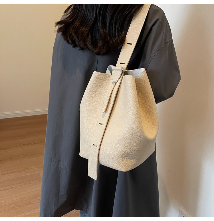 Large capacity commuter shoulder bag  ED0301