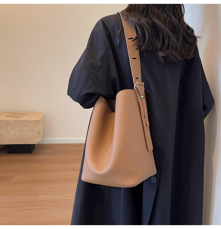 Large capacity commuter shoulder bag  ED0301