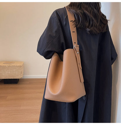 Large capacity commuter shoulder bag  ED0301
