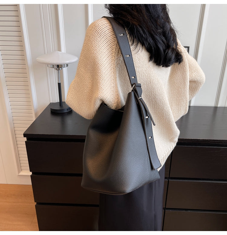 Large capacity commuter shoulder bag  ED0301
