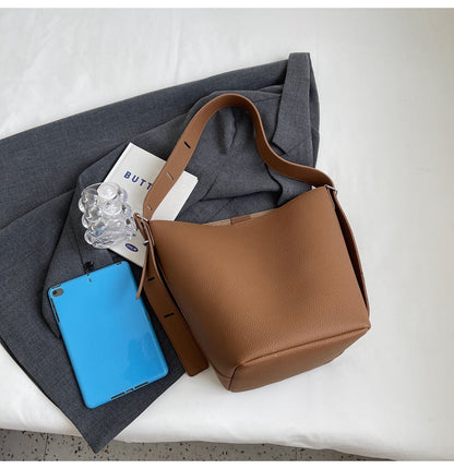 Large capacity commuter shoulder bag  ED0301