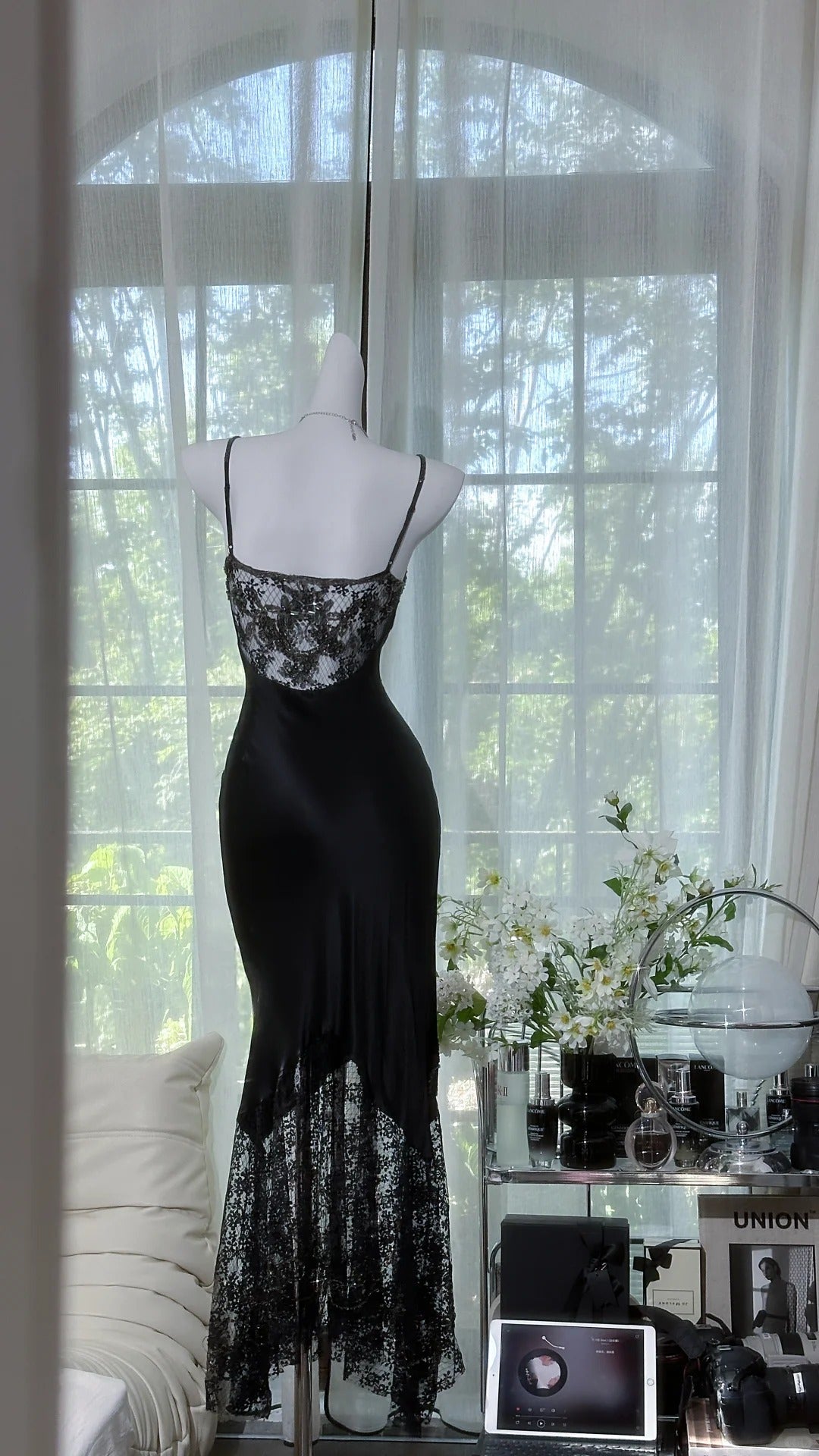Black Spaghetti Straps Mermaid Lace Satin Prom Dresses Vintage Evening Gowns with Beadings HZ1024