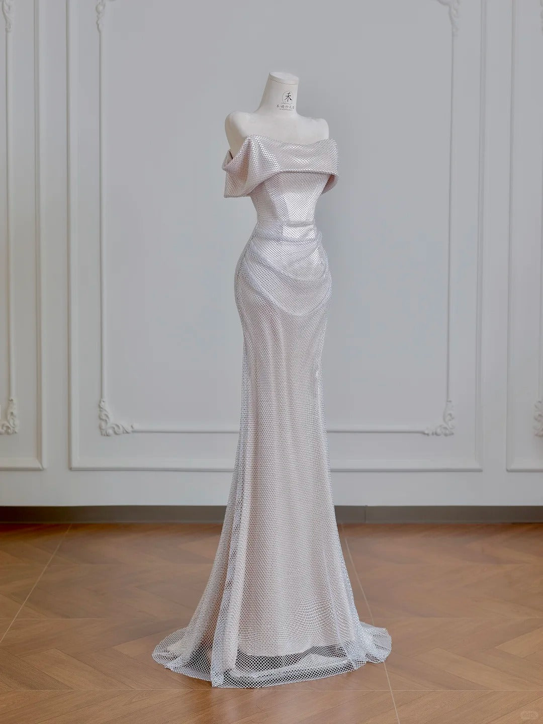 Modest Champagne Formal Dresses Mermaid Prom Dresses Elegant Metal Mesh Long Off-the-Shoulder Evening Gowns ED03623