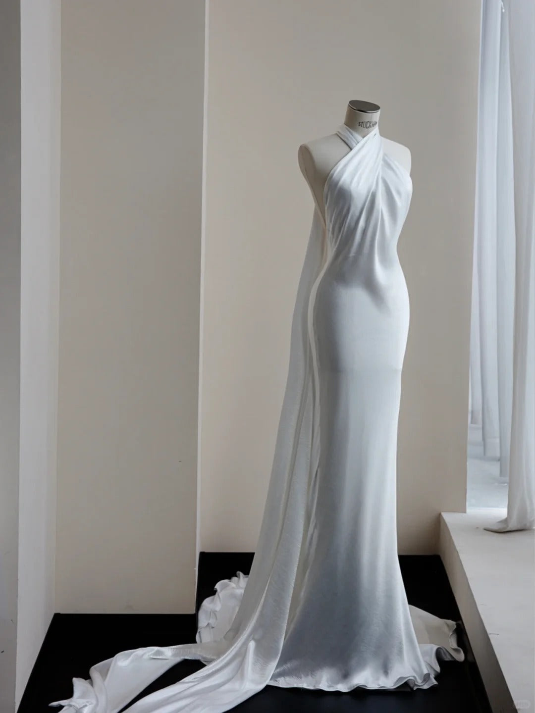 White Halter Neck Wedding Dress Long Mermaid Evening Gown Satin Simple 22nd Birthday Outfit HZ1024