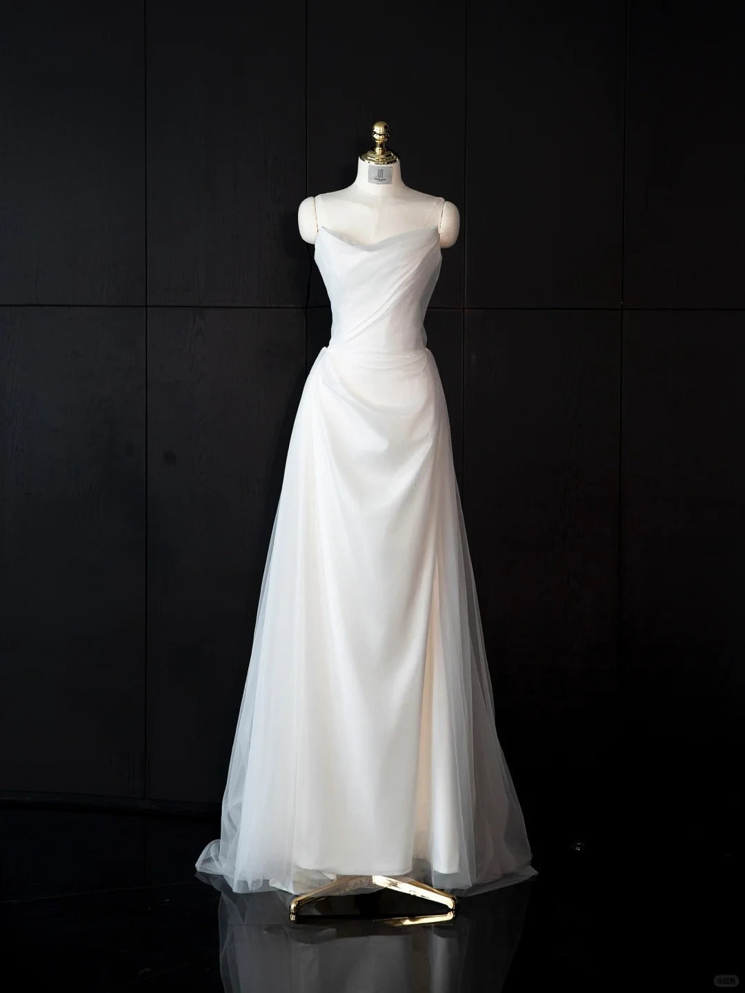 Elegant White Ball Gown Wedding Dress Strapless Wedding Dress Modest Tulle Bridal Dress ED03687