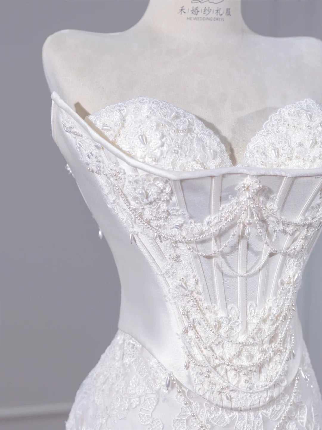 Elegant Sweetheart Ivory Bridal Dress Lace Appliqué Mermaid Wedding Dress Beaded Bridal Dress ED03699
