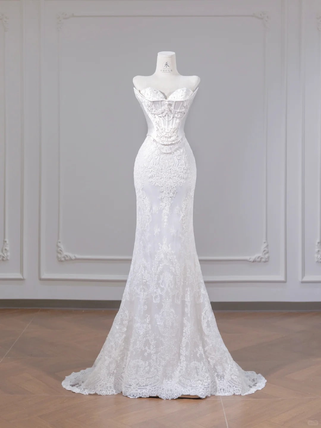 Elegant Sweetheart Ivory Bridal Dress Lace Appliqué Mermaid Wedding Dress Beaded Bridal Dress ED03699