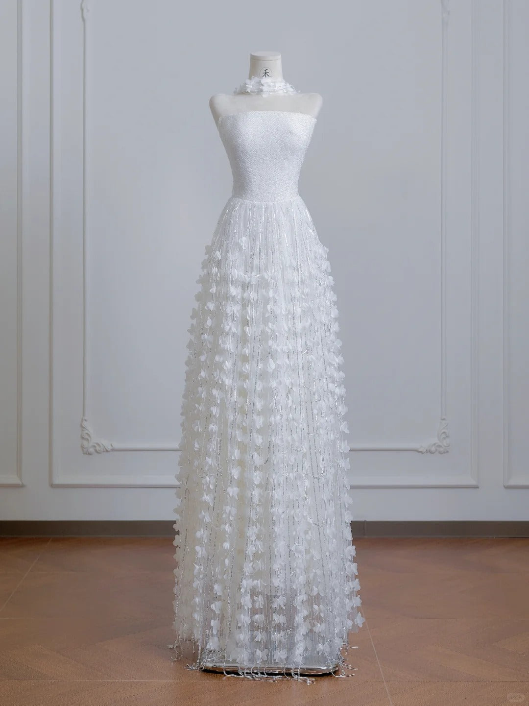 Elegant Ivory Strapless Bridal Gown A-Line Tulle Beaded Wedding Dress Modest Applique Bridal Dress ED03704