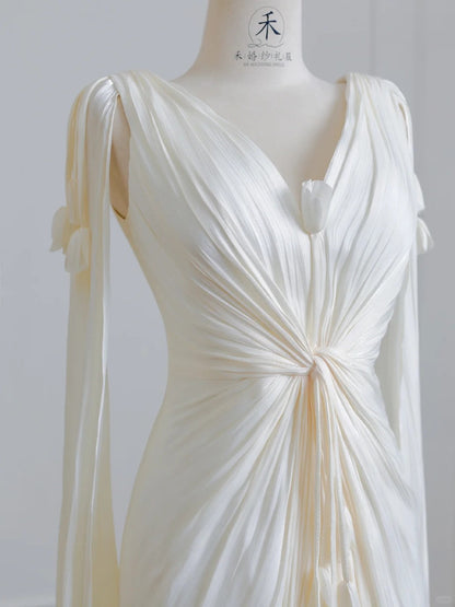 Elegant Light Champagne V-Neck Bridal Gown Sheath Chiffon Wedding Dress Modest Applique Bridal Dress ED03705