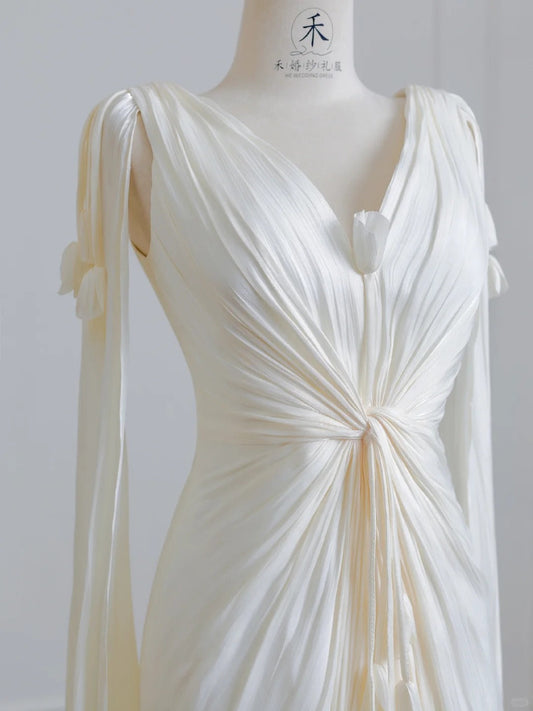 Elegant Light Champagne V-Neck Bridal Gown Sheath Chiffon Wedding Dress Modest Applique Bridal Dress ED03705