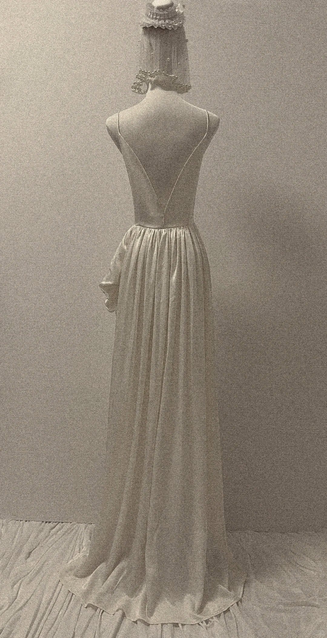 Vintage White A-Line V-Neck Bridal Gowns Elegant Satin Wedding Dress Slit Backless Bridal Dress ED03719