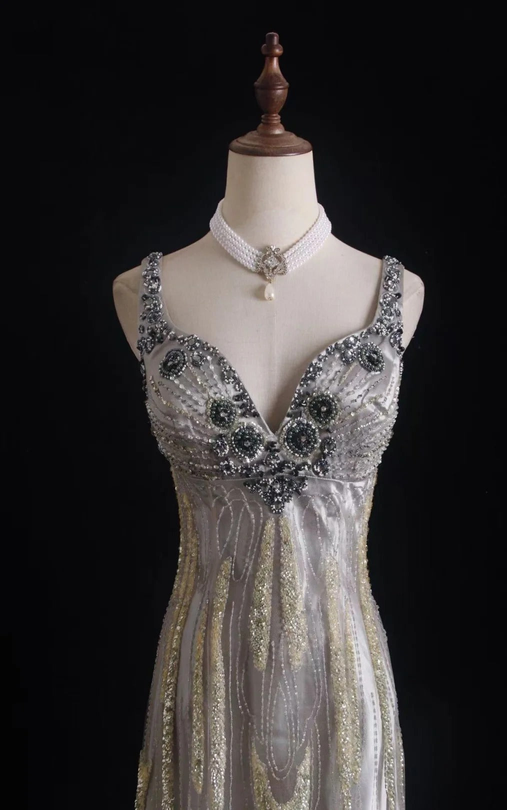 Vintage Sheath V-neck Silk Beaded Long Evening Gowns,Sequined Tulle Light Grey  Formal Dresses Gorgeous Prom Dress ED03799