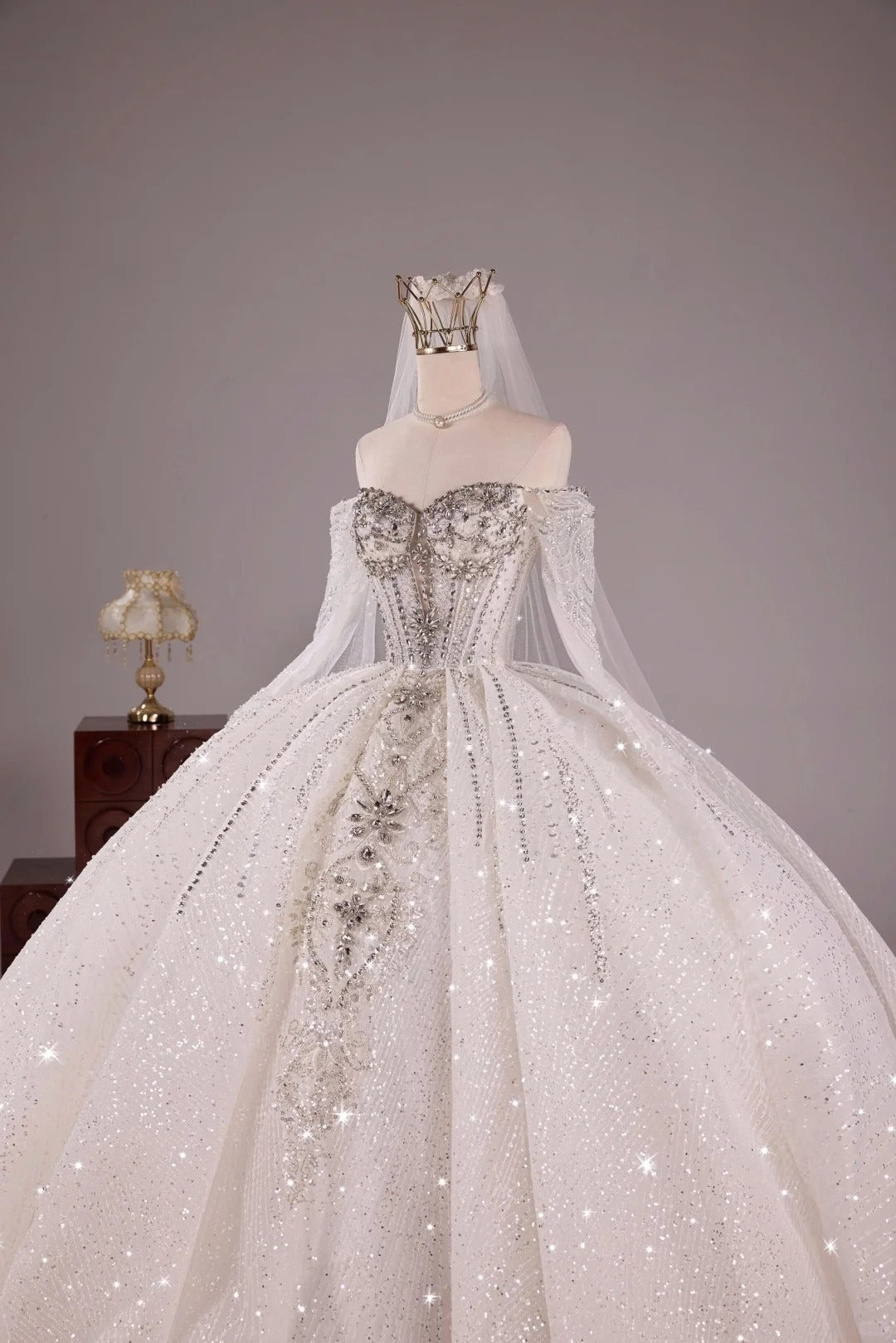 Elegant White Ball Gown Off-the-shoulder Bridal Gown Tulle Beading Long Sleeve Bridal Dress Modest Wedding Dress ED03812