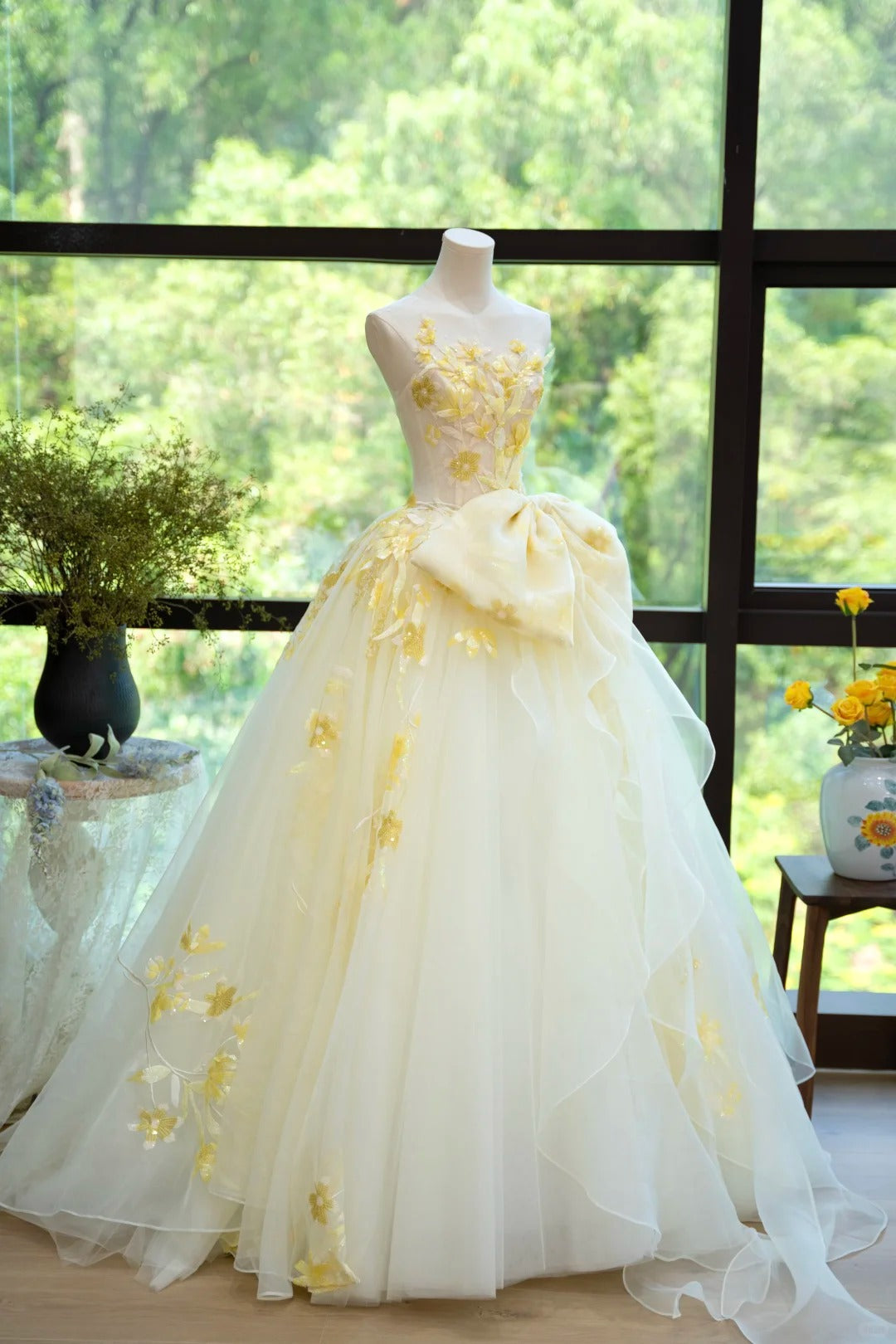 Fairytale White Strapless Ball Gown Glamour Tulle Sequin Appliqué Long Evening Gown Quinceanera Dress ED03867