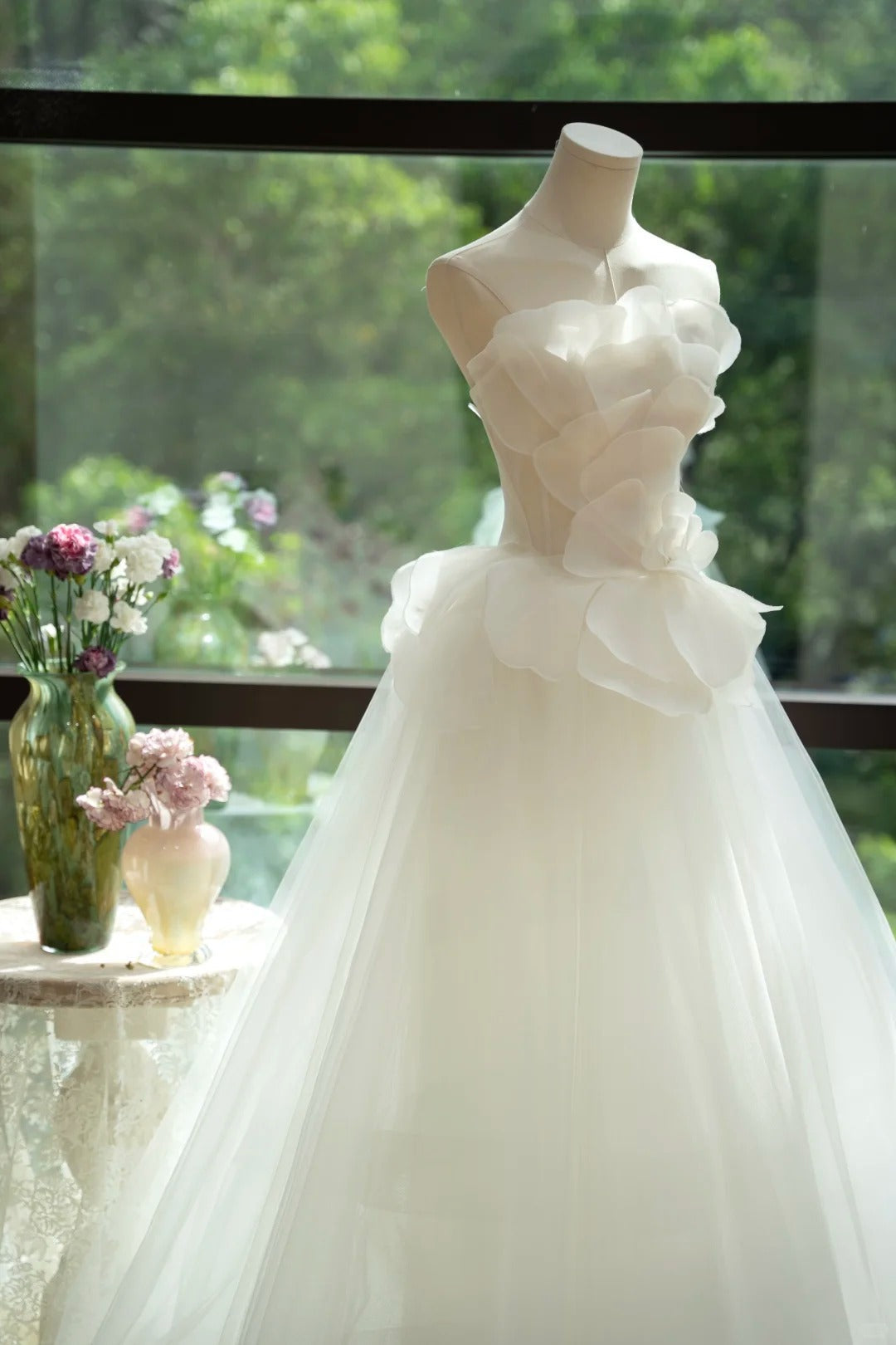 White Strapless Bridal Dress Long Ball Gown Elegant Tulle Long Wedding Dress HZ1024