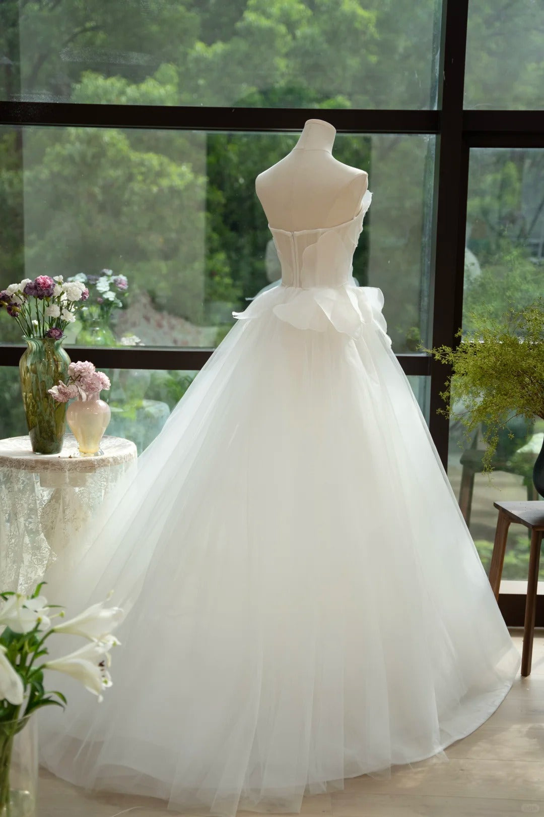 White Strapless Bridal Dress Long Ball Gown Elegant Tulle Long Wedding Dress HZ1024