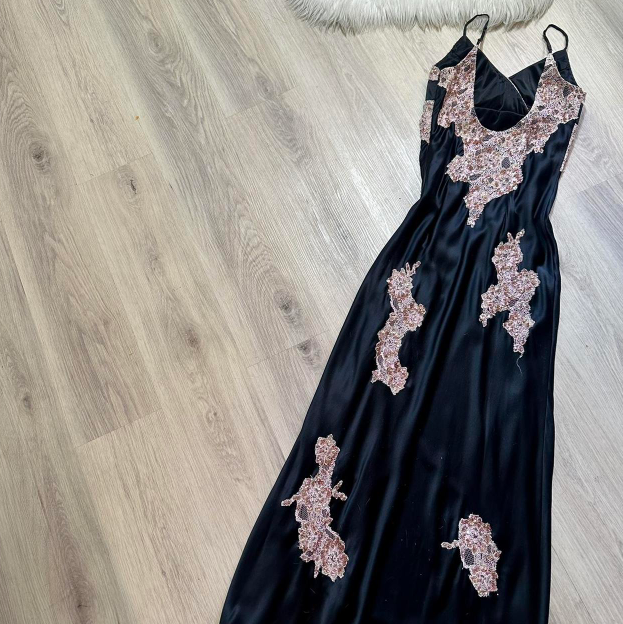 Elegant Black Sheath Satin Beaded Applique Long Prom Dresses, Spaghetti Strap Y2K Evening Dress ED04070