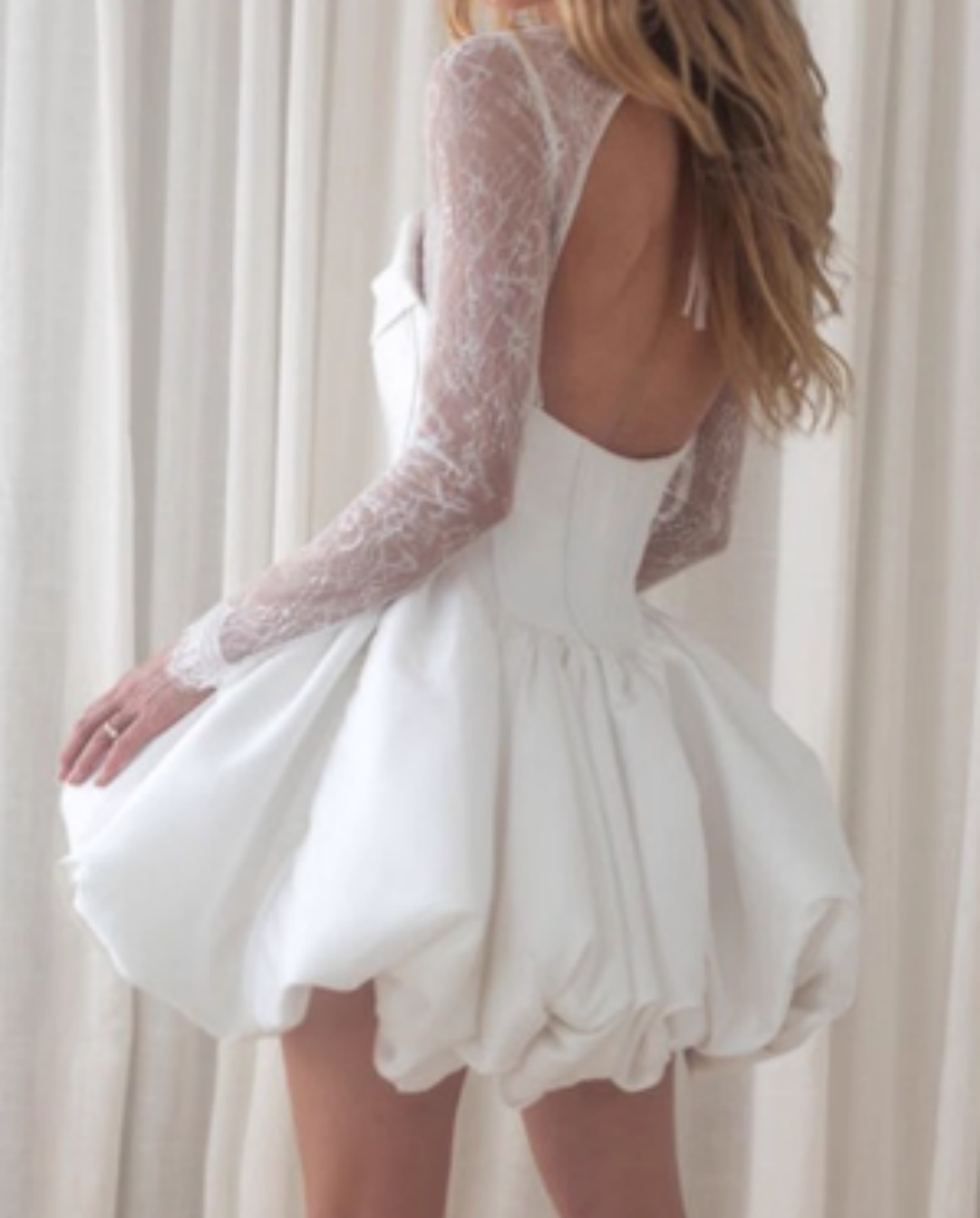 White Lace Long Sleeve Short Wedding Dress Backless Sexy Long Sleeves Bridal Gowns ED04179