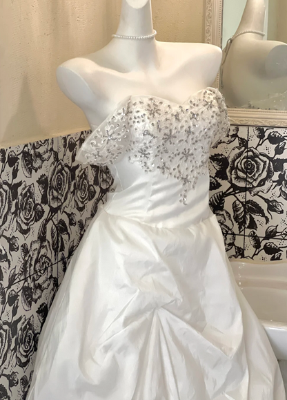 Off-the-shoulder Ball Gown Taffeta Long Wedding Dresses Beaded White Bridal Gowns HZ1024