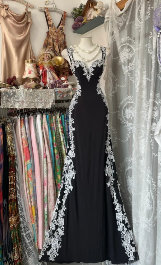 Vintage Sweetheart Sheath Black Long Prom Dresses Lace Applique Black Long Evening Dresses ED04888