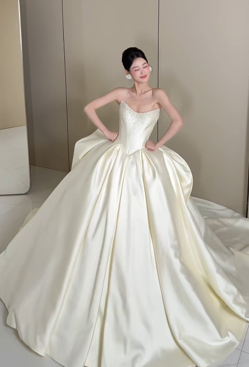 Strapless Ball Gown Long Wedding Dresses Sleeveless Light Champagne Bride Gowns Satin Bridal Dresses HZ1024