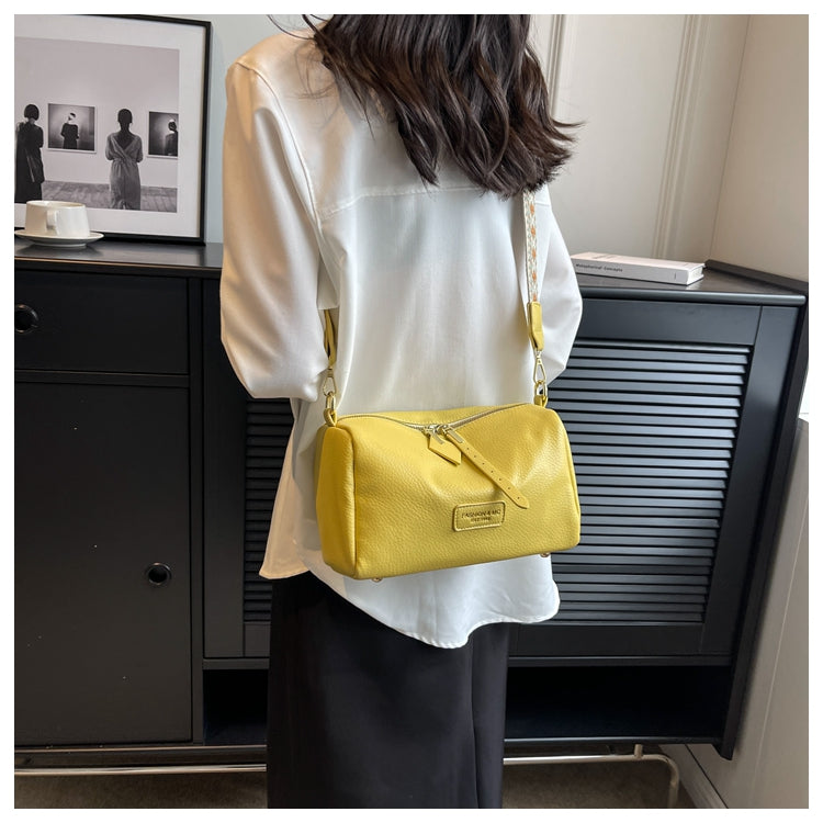 and versatile crossbody bag HZ1024
