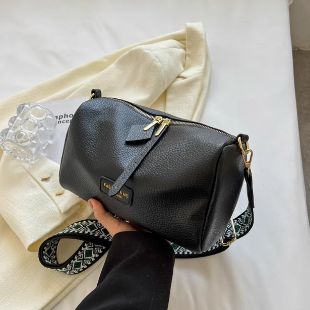 and versatile crossbody bag HZ1024